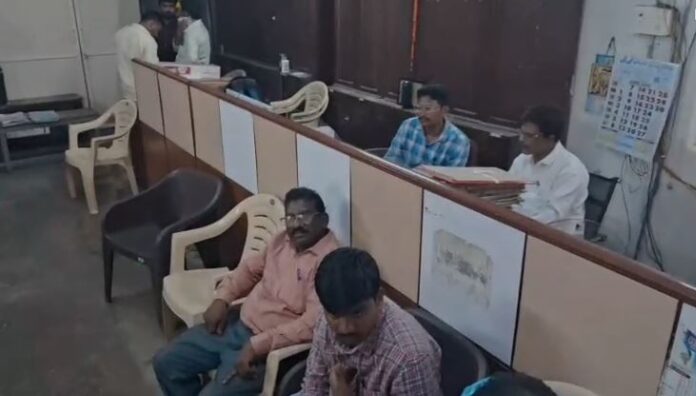 acb in kakinada collectorate
